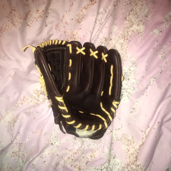 mizuno left handed softball glove